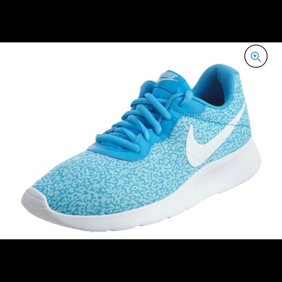 nike tanjun light blue